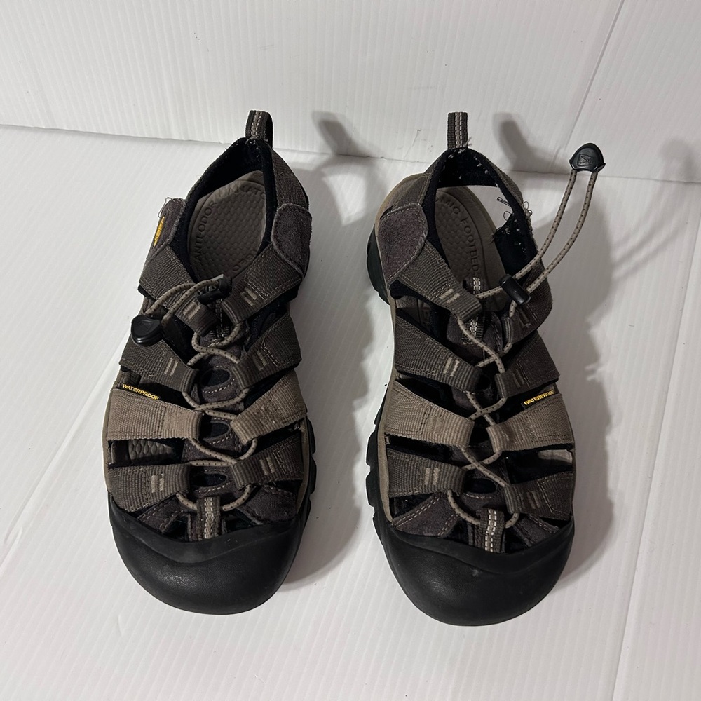 KEEN #1012202 Newport waterproof trail hiking sandals men size 9.5